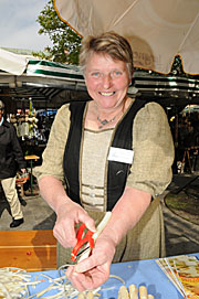 Spragel Vorführung auf dem Viktualienmarkt (Foto: Ingrid Grossmann)